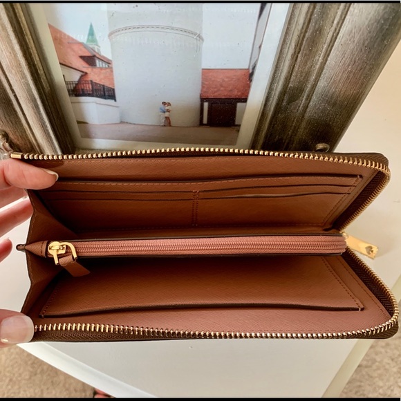 Kate Spade Large Zip Wallet - NWOT - Picture 2 of 3